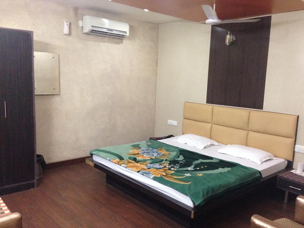 Hotel Silver Stone Ludhiana Chambre photo