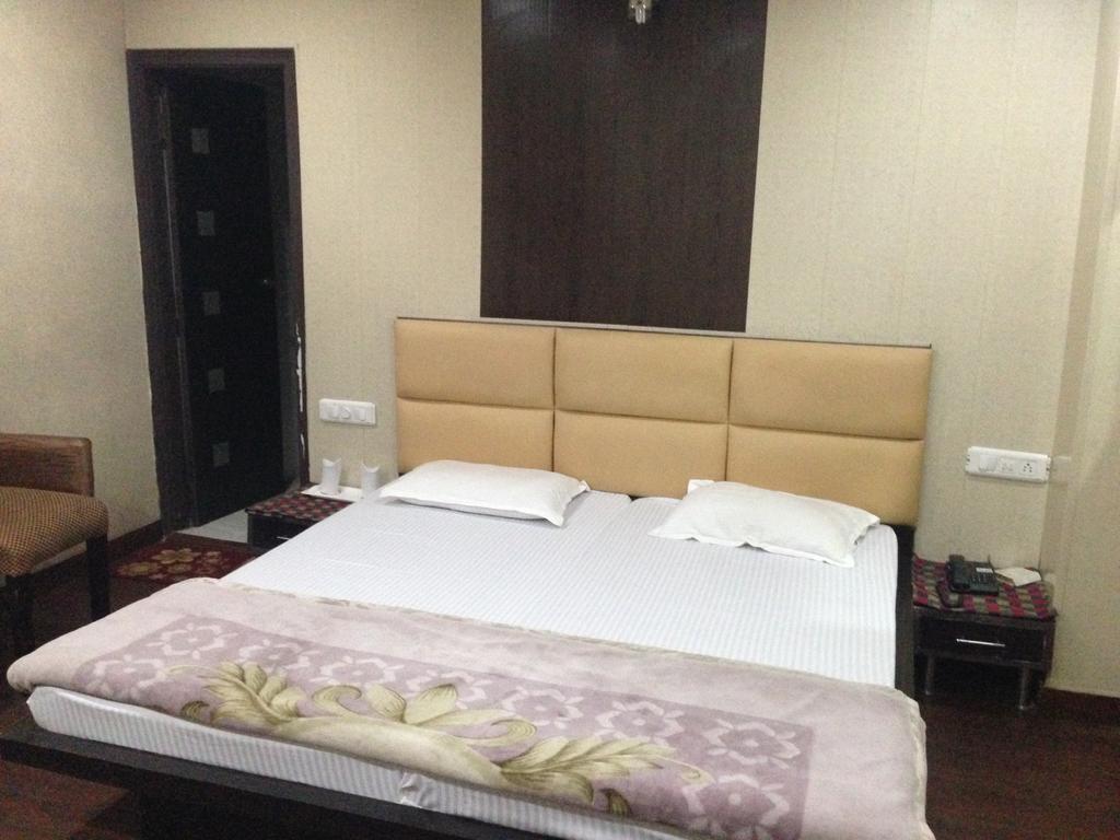 Hotel Silver Stone Ludhiana Extérieur photo